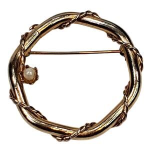 Circle Faux Pearl Round Unsigned 1.5" Vtg